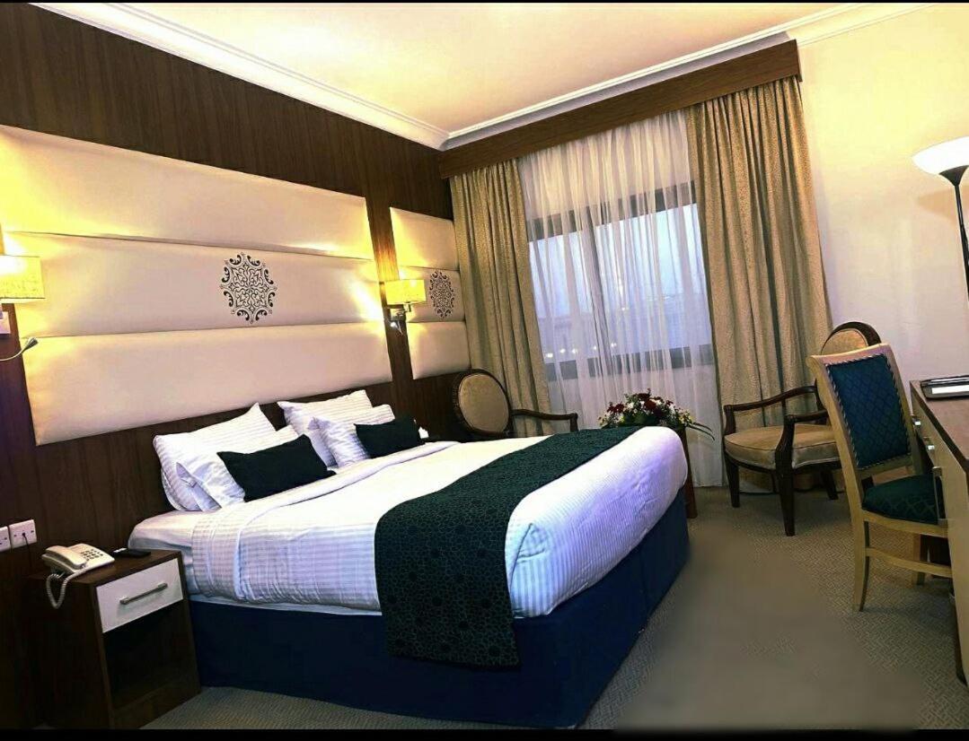 One Inn Hotel Medina Екстер'єр фото