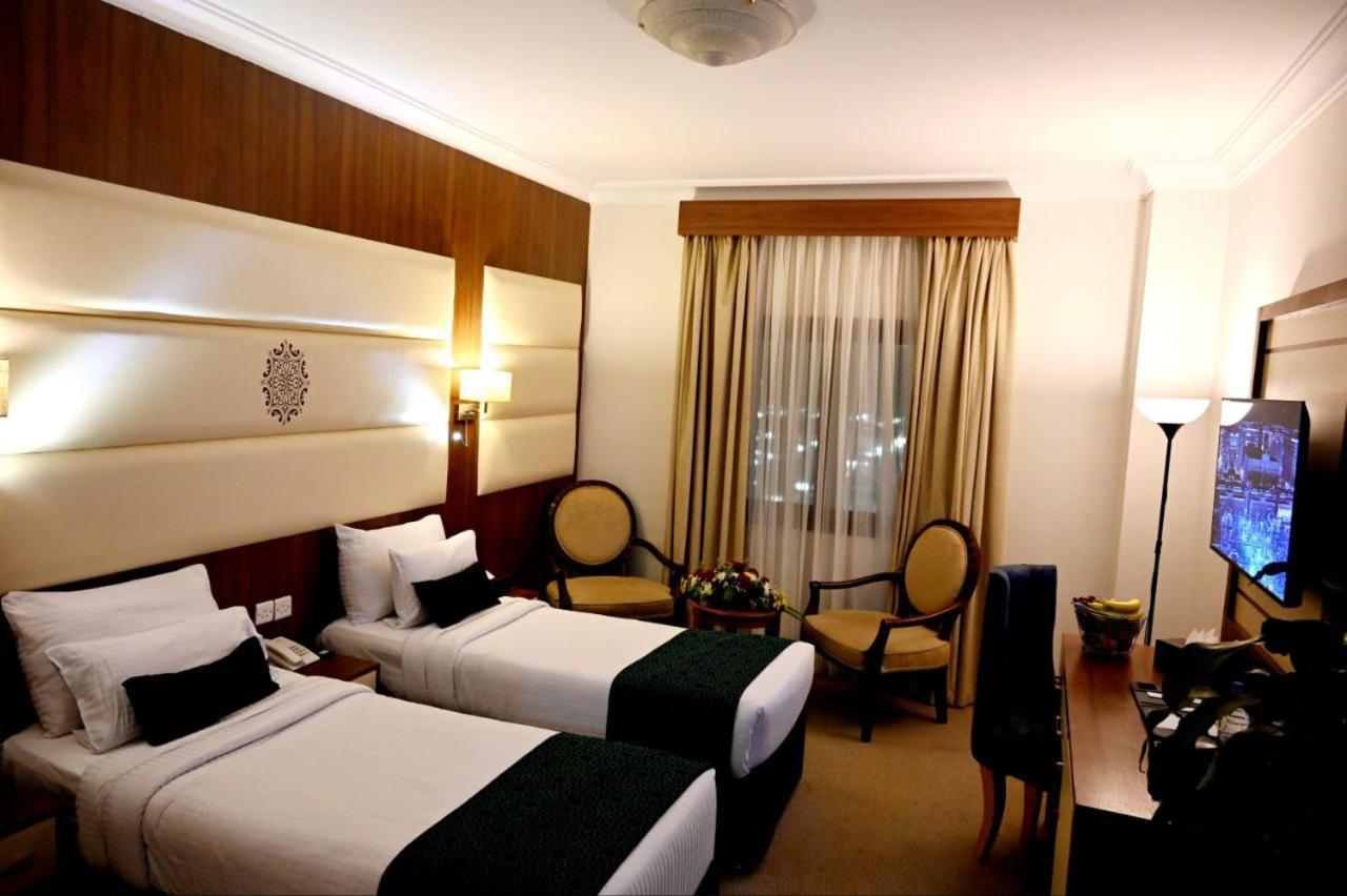 One Inn Hotel Medina Екстер'єр фото