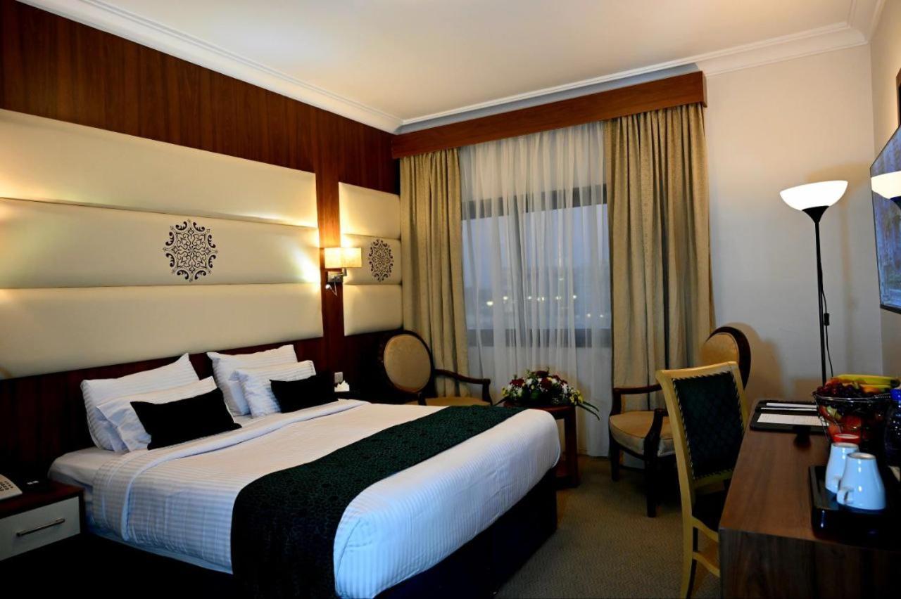One Inn Hotel Medina Екстер'єр фото